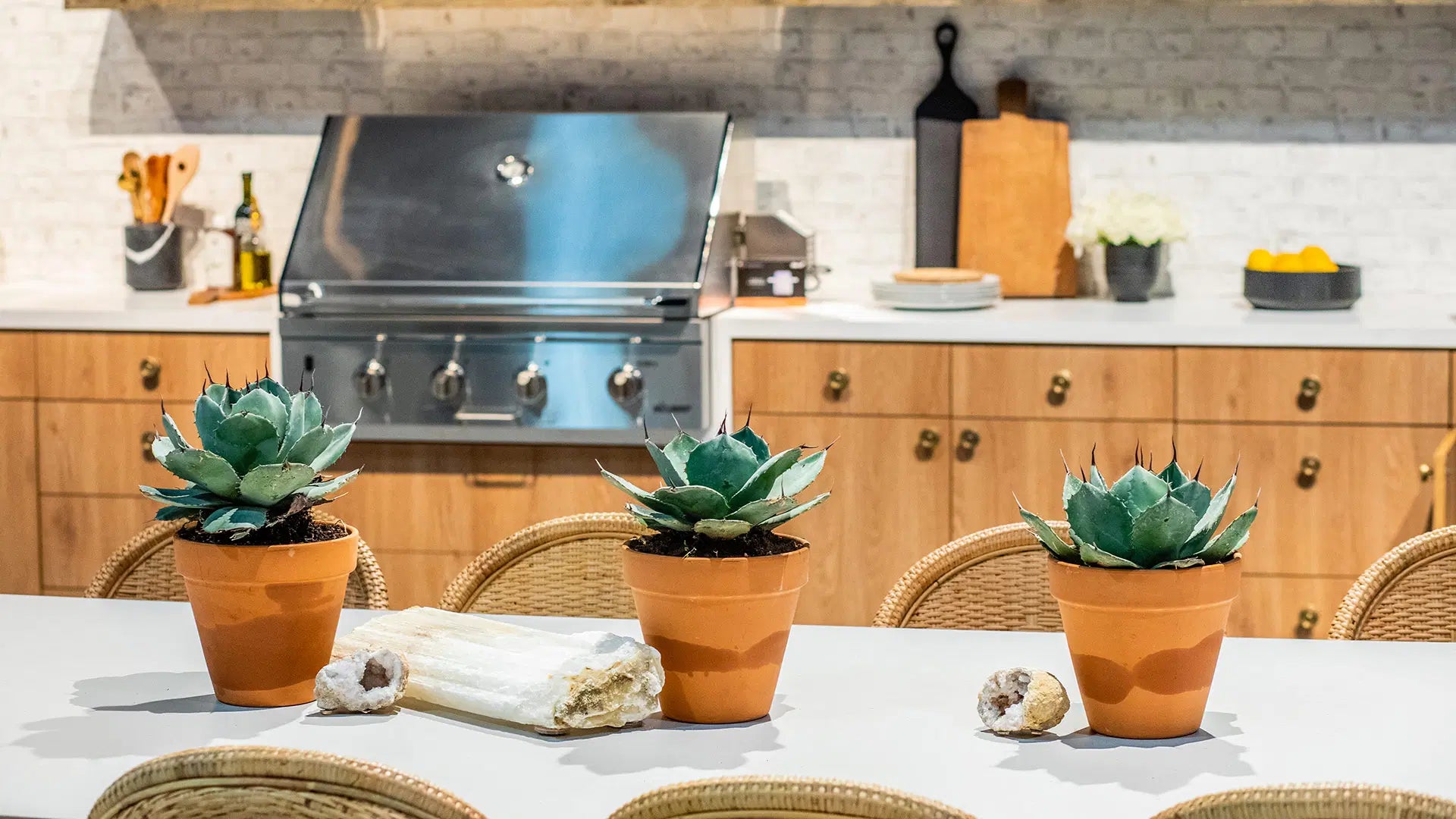 515 Palm Shade Caesarstone Quartz Countertop outdooe