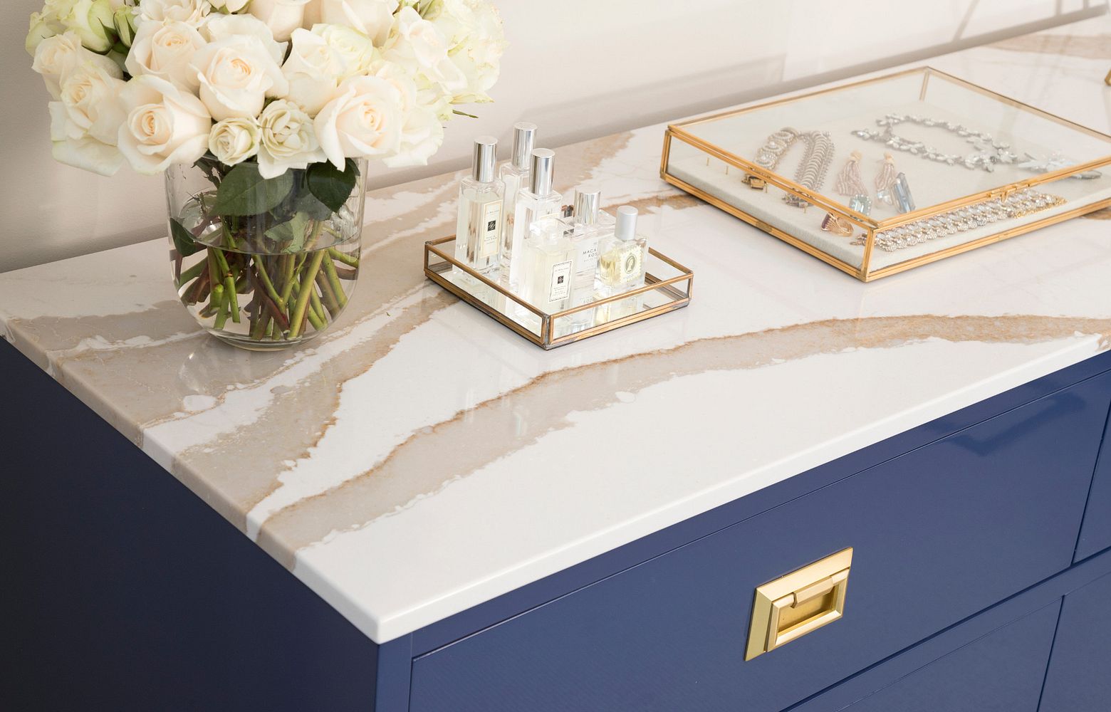 BRITTANICCA GOLD WARM Cambria Quartz details