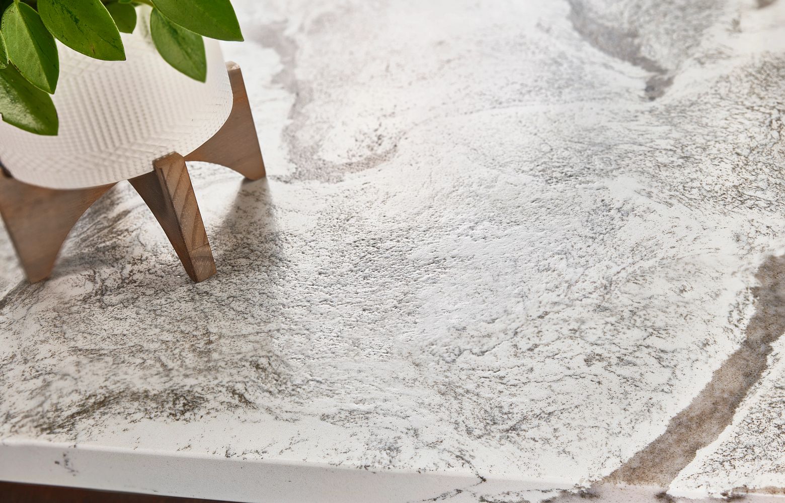 LEABRIDGE Cambria Quartz detailed leathered option